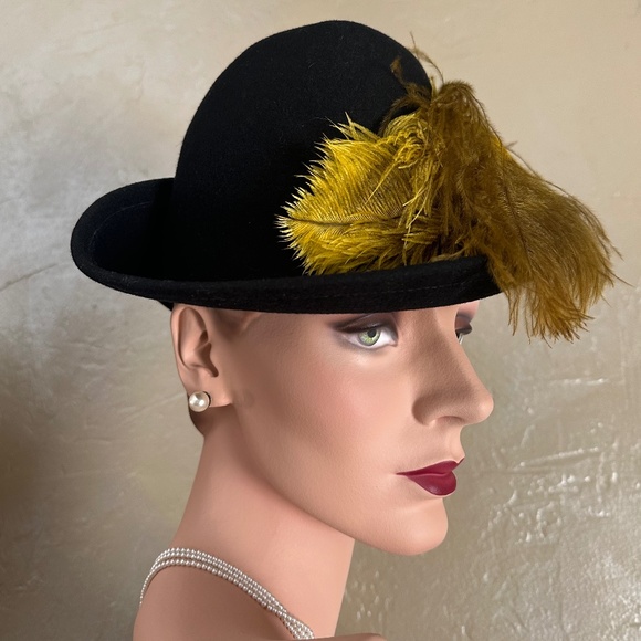 AMAZING 1940s\' BLACK FELT FEDORA WITH GOLD COLORED FEATHER TRIM main image 14